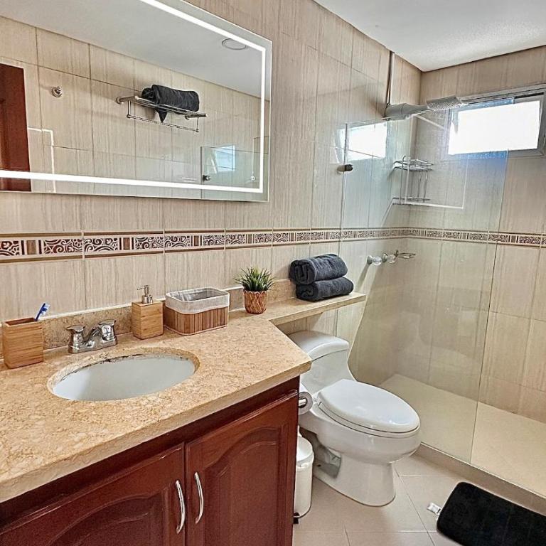 Vive Cartagena magica frente al mar y lago - Two-Bedroom Apartment with Balcony and Sea View - 5