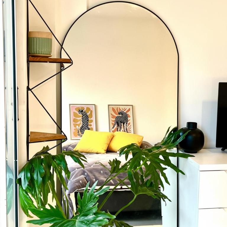 Comodo Monoambiente en PALERMO - Estudio con balcón - 7