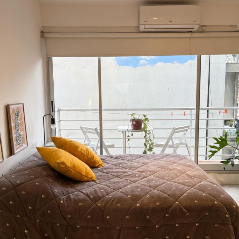 Comodo Monoambiente en PALERMO - Estudio con balcón - 1