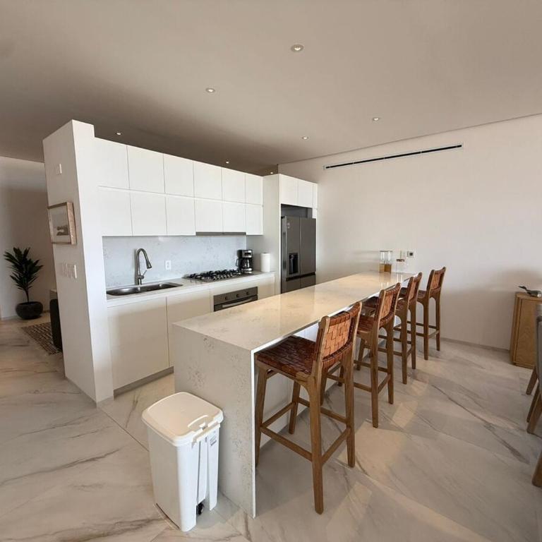 Golf Course & Ocean View with 3 BD 4BA Cora - Three-Bedroom Apartment - 20