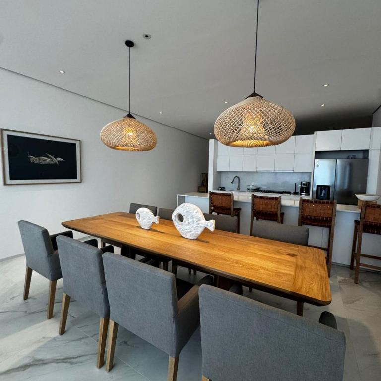 Golf Course & Ocean View with 3 BD 4BA Cora - Three-Bedroom Apartment - 32