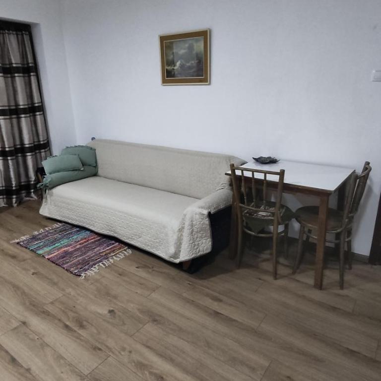Moj salaš - Dvokrevetna Soba sa Bračnim Krevetom i Sopstvenim Kupatilom - 2