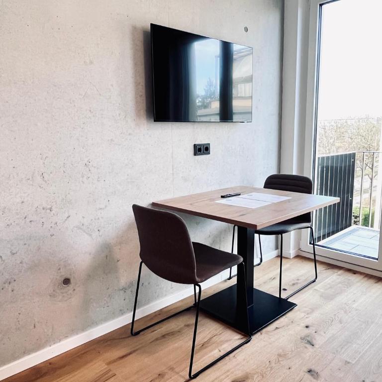 Mikes Apartments Munich - Apartment with Balcony - 6
