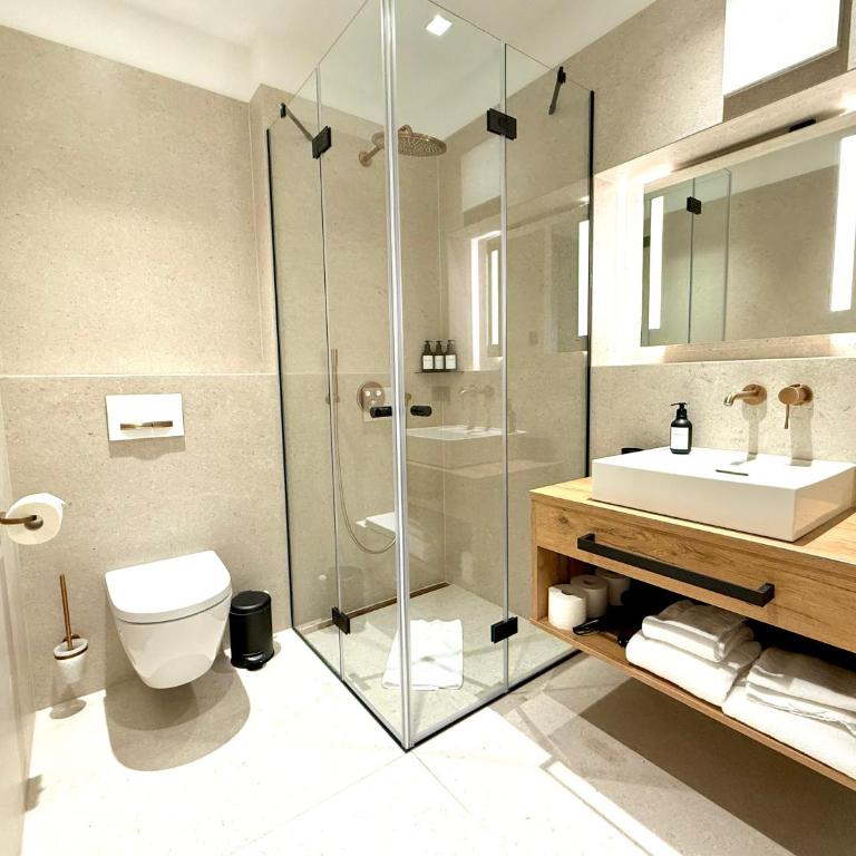 Mikes Apartments Munich - Apartment with Balcony - 9