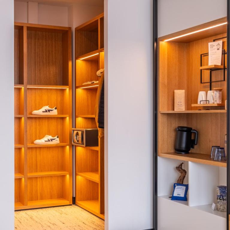 FirstName Bordeaux, Part of JdV by Hyatt - Chambre d'Angle Lit King-Size de Luxe - 21
