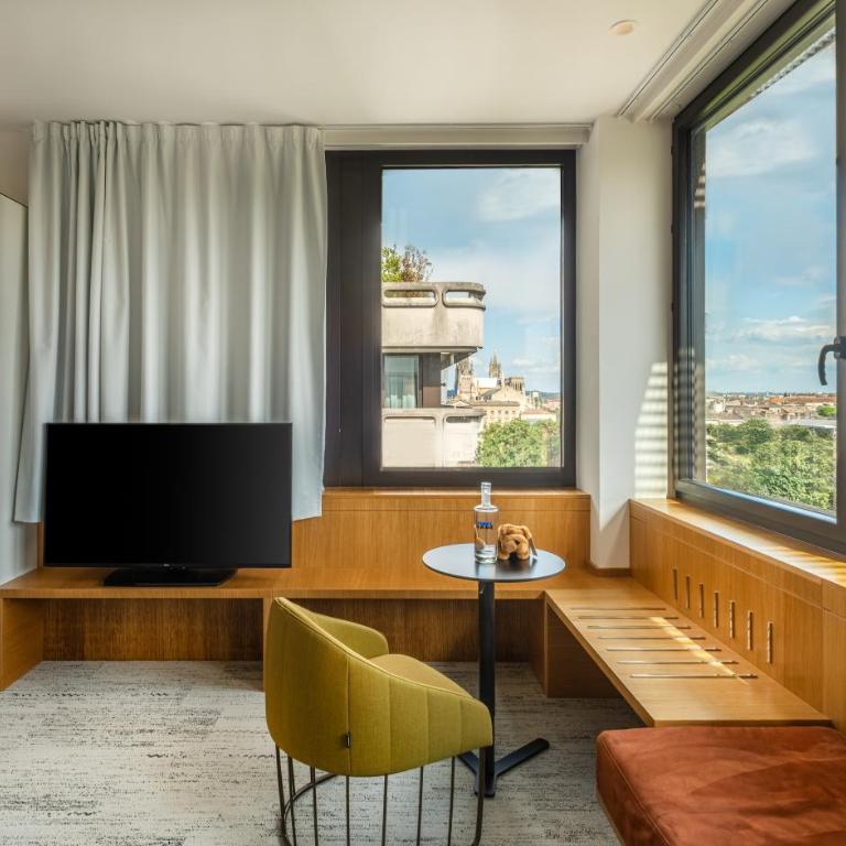 FirstName Bordeaux, Part of JdV by Hyatt - Chambre d'Angle Lit King-Size de Luxe - 22
