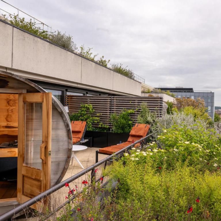 FirstName Bordeaux, Part of JdV by Hyatt - Chambre Lit King-Size Premier avec Terrasse et Sauna - 17