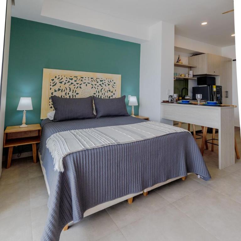 Encantador y moderno estudio con piscina a pasos del aeropuerto - Two-Bedroom Apartment - 98