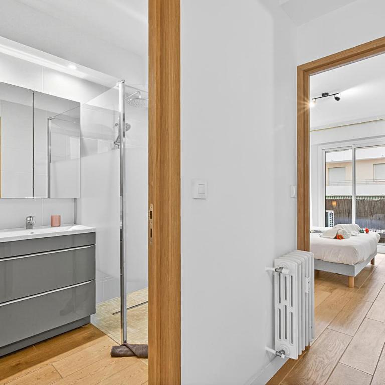 2 Bedrooms Antibes Center, Balcony - Happy Rentals - Apartment with Balcony - 7