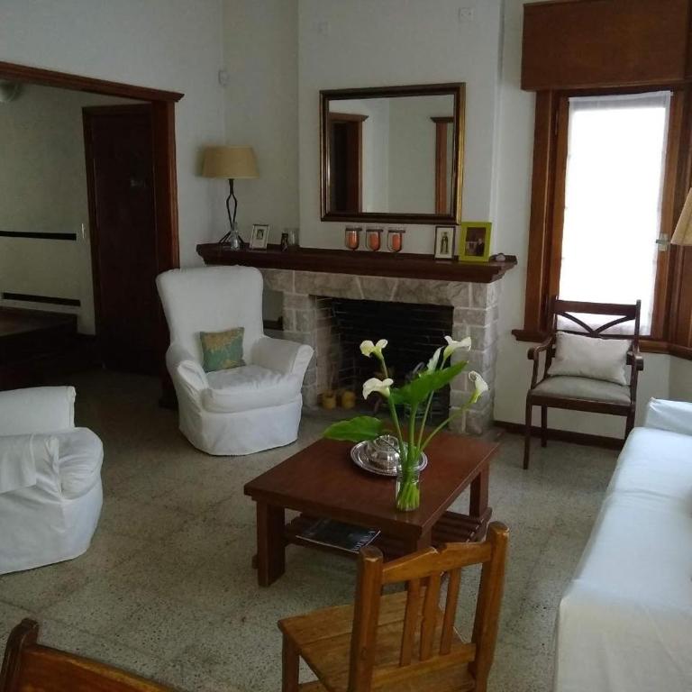 Check and Home - Casa Pellegrini - 8 Huéspedes - Four-Bedroom House - 2