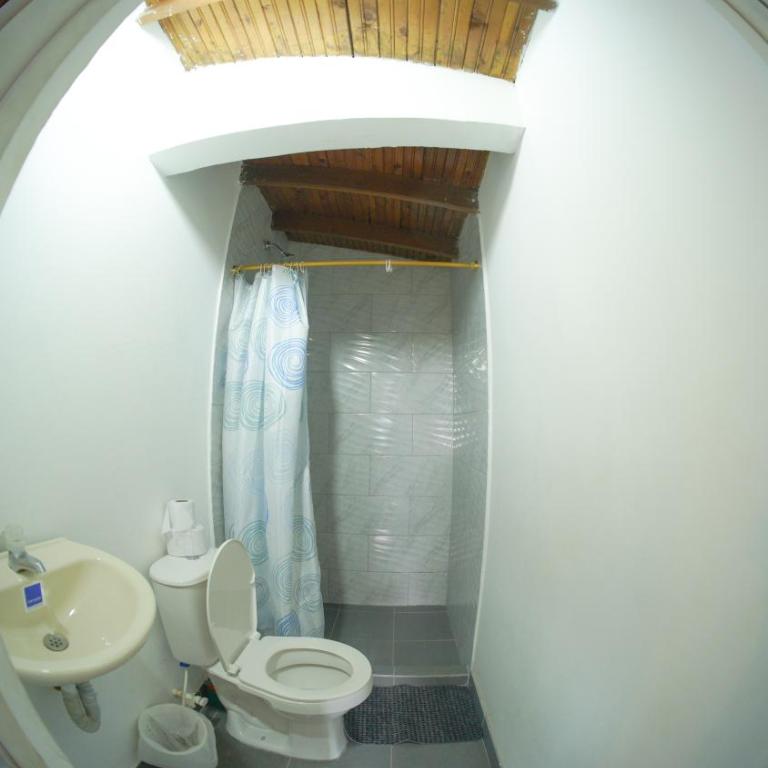 Hostal Paz y Vida - Habitación Triple con baño privado - 8