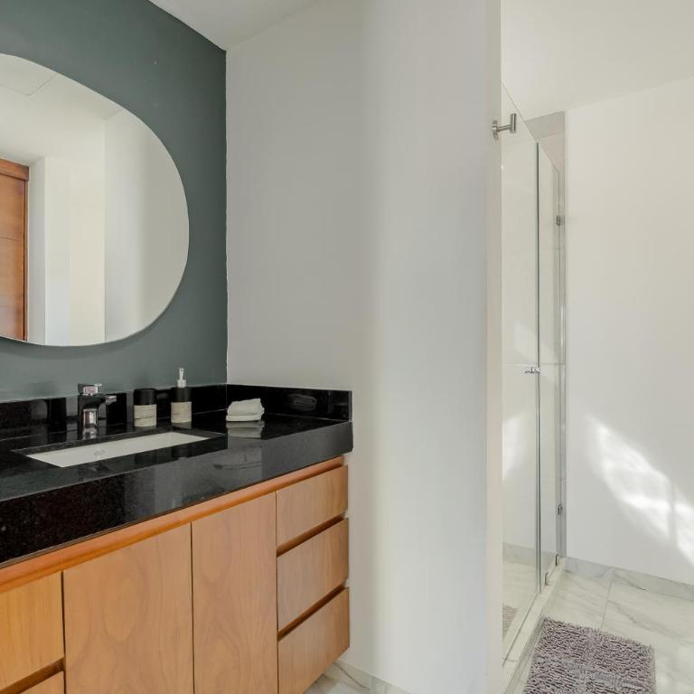 CASA LIMA- Executive Design Suites - Suite con cama grande y balcón - 15