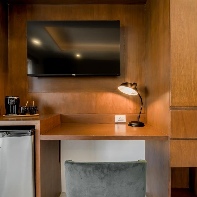 CASA LIMA- Executive Design Suites - Suite con cama grande y balcón - 11