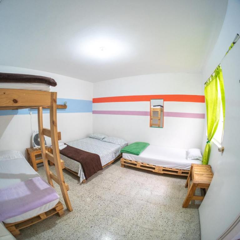 Hostal Paz y Vida - Habitación cuádruple - 14