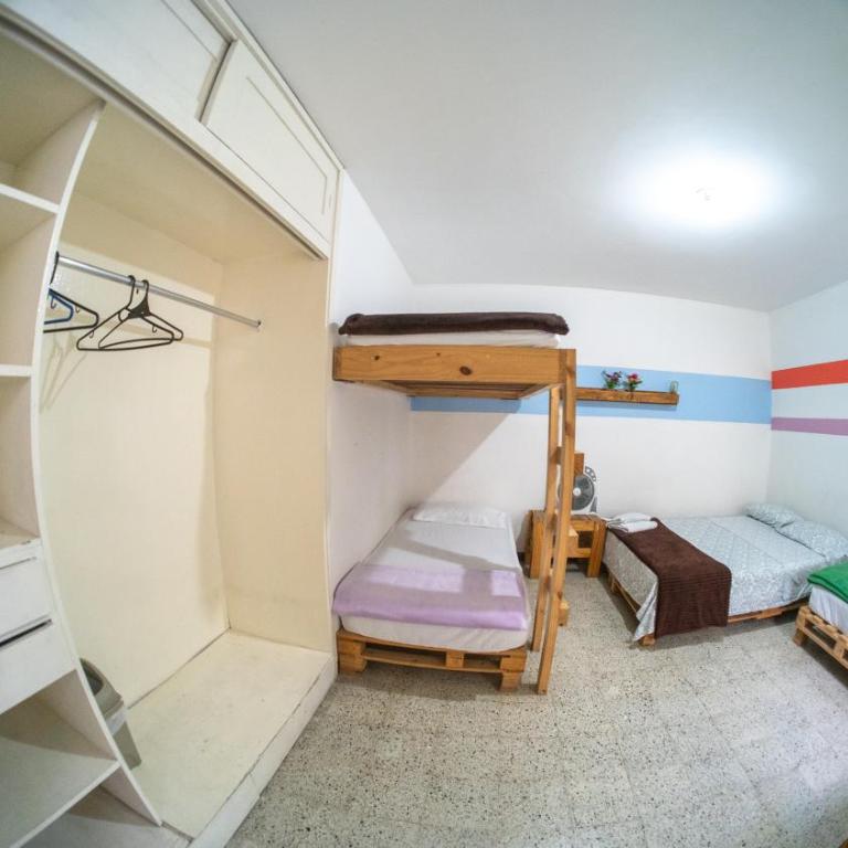 Hostal Paz y Vida - Habitación cuádruple - 15