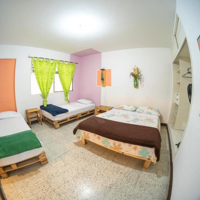 Hostal Paz y Vida - Habitación Cuádruple con baño privado - 11