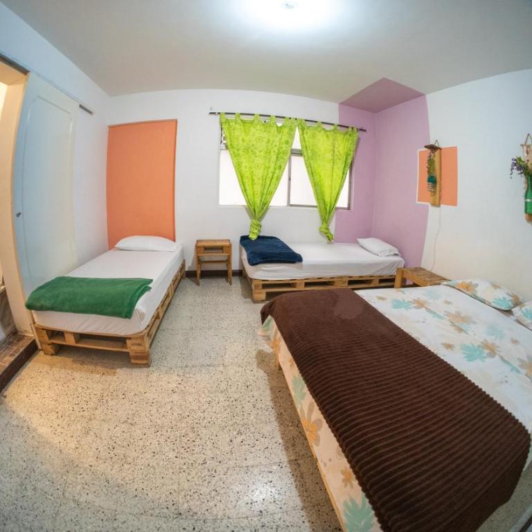 Hostal Paz y Vida - Habitación Cuádruple con baño privado - 14