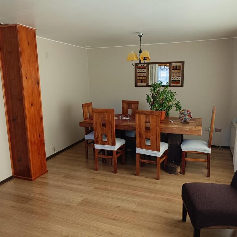 Casa completa tres dormitorios dos baños, barrio tranquilo - Three-Bedroom Villa - 11