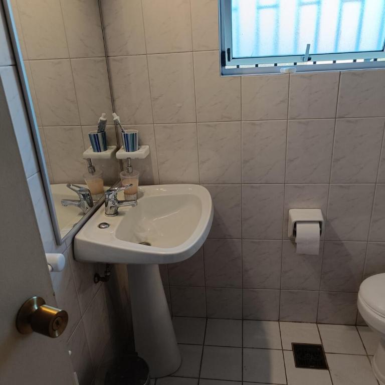 Casa completa tres dormitorios dos baños, barrio tranquilo - Three-Bedroom Villa - 18