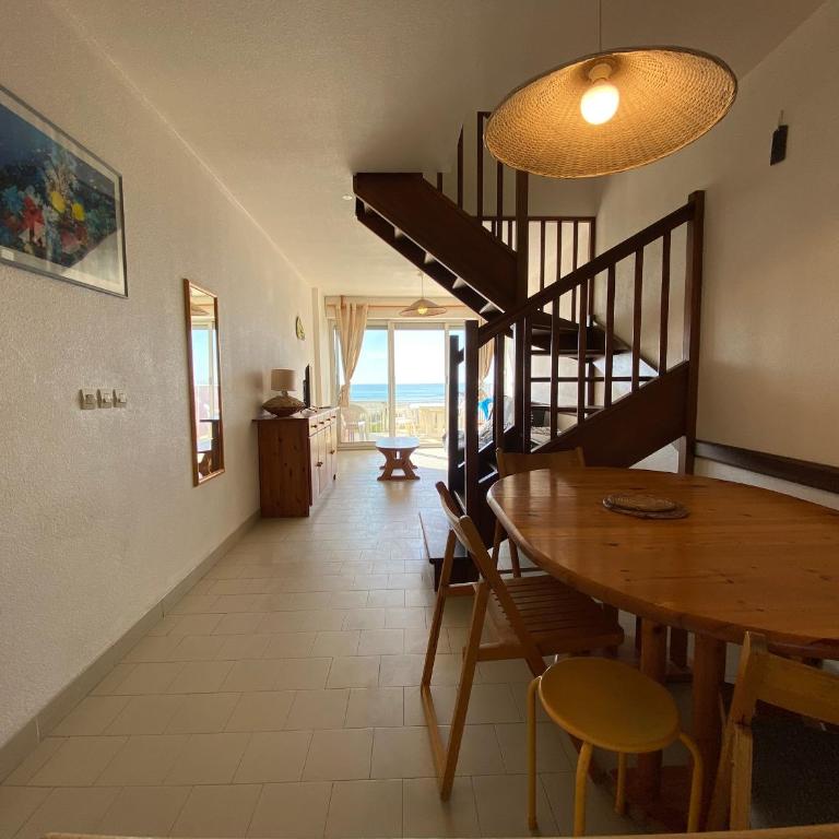 Duplex F3 en bord de plage, 6 couchages, Carnon - Animaux admis, Wifi, parking privé - Appartement 2 Chambres - 10
