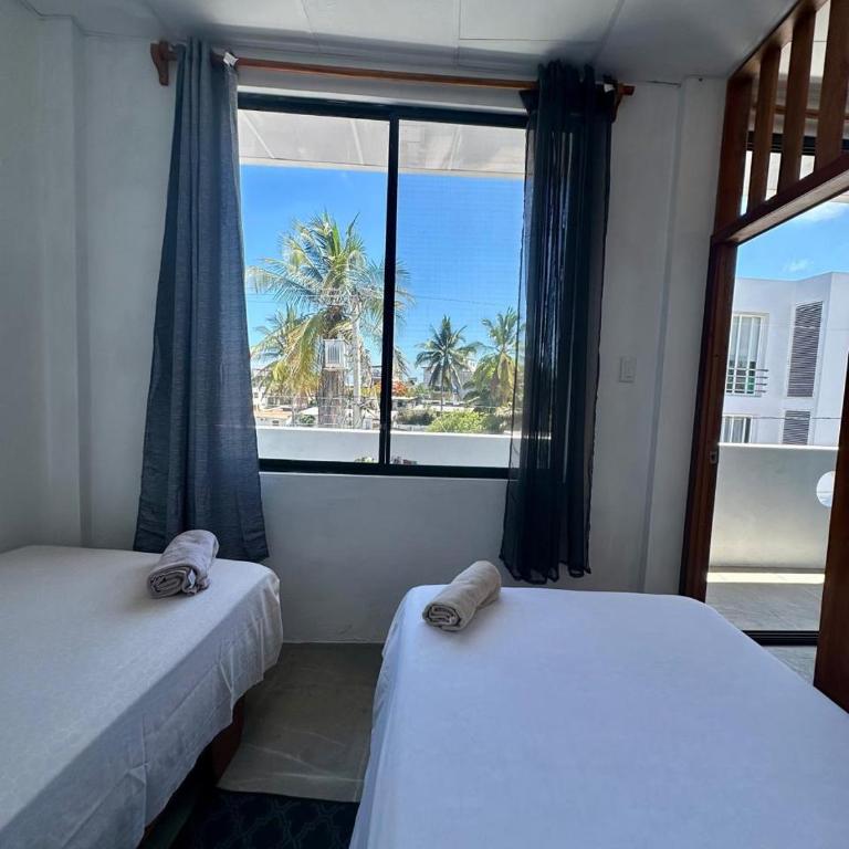 Family-friendly with balcony and terrace - Two-Bedroom Apartment with Terrace and Sea View - 3