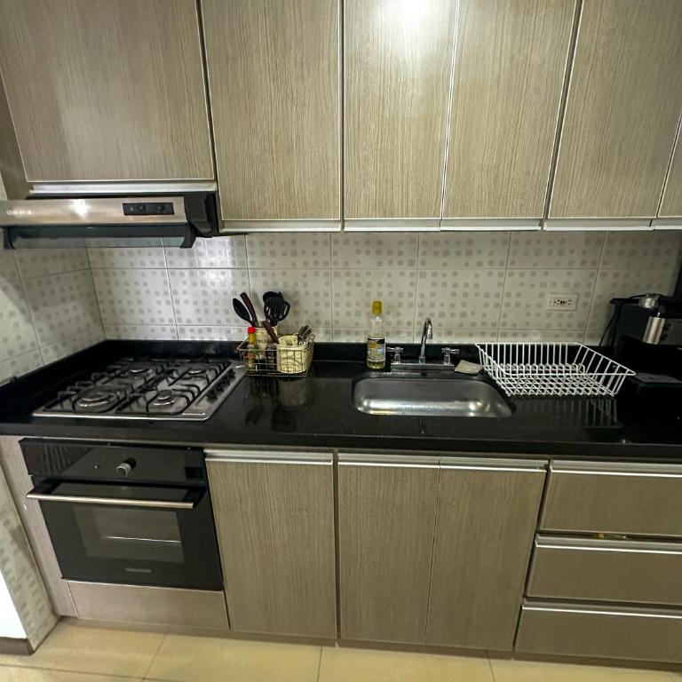 Holly Hotel - Three-Bedroom Deluxe Apartment - 19