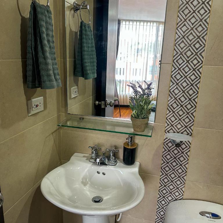 Holly Hotel - Three-Bedroom Deluxe Apartment - 17