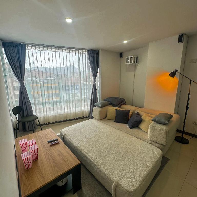 Holly Hotel - Three-Bedroom Deluxe Apartment - 22