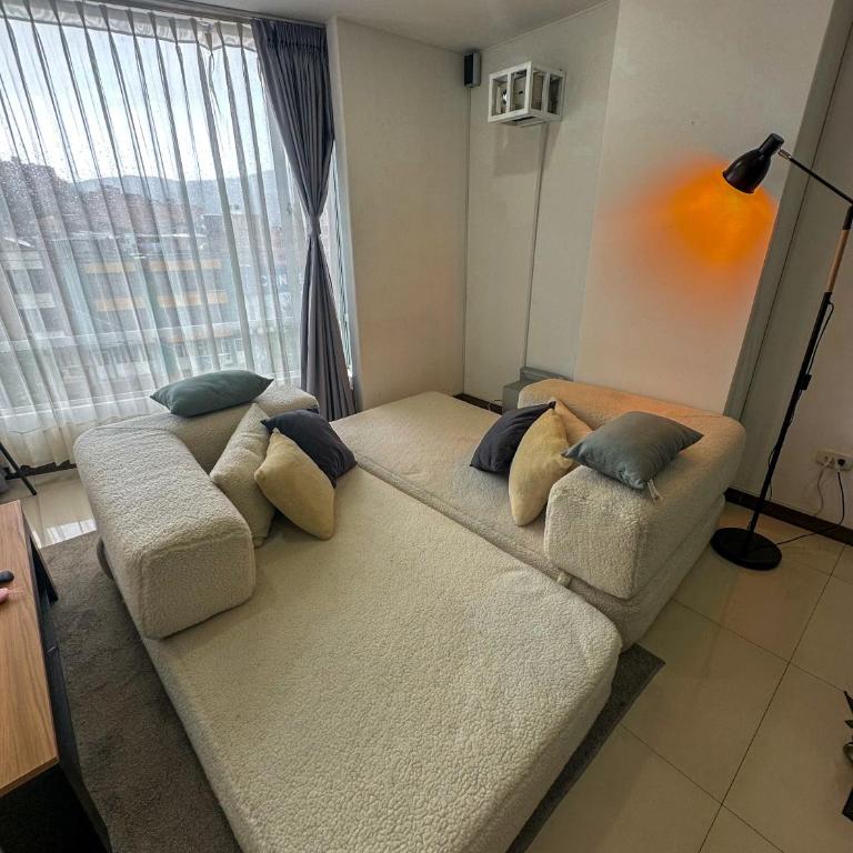 Holly Hotel - Three-Bedroom Deluxe Apartment - 26