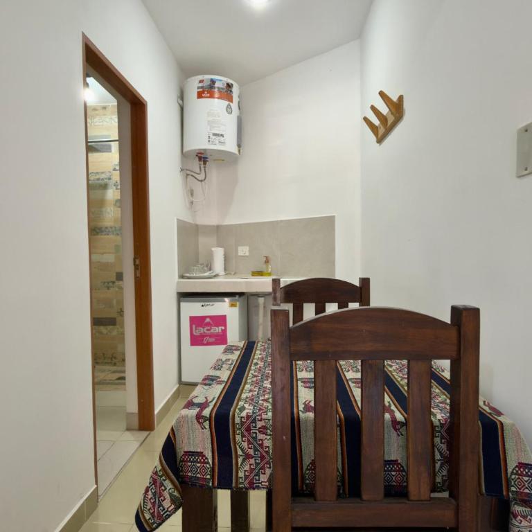 Guest House Jujuy - Double Room with Private Bathroom - 12