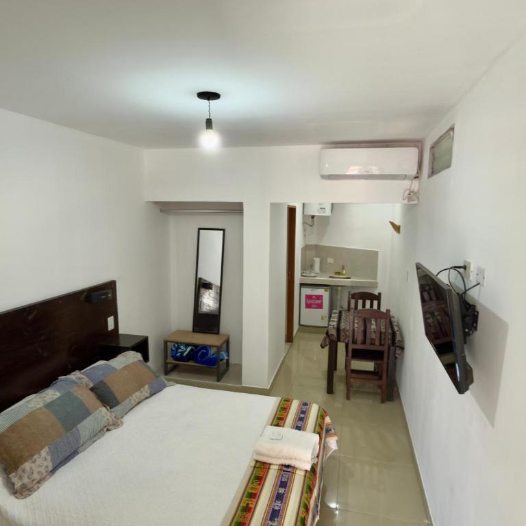 Guest House Jujuy - Double Room with Private Bathroom - 13