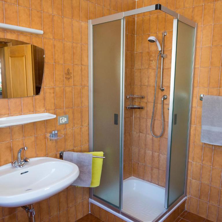 Haus Elisabeth - Doppelzimmer mit Balkon - 13