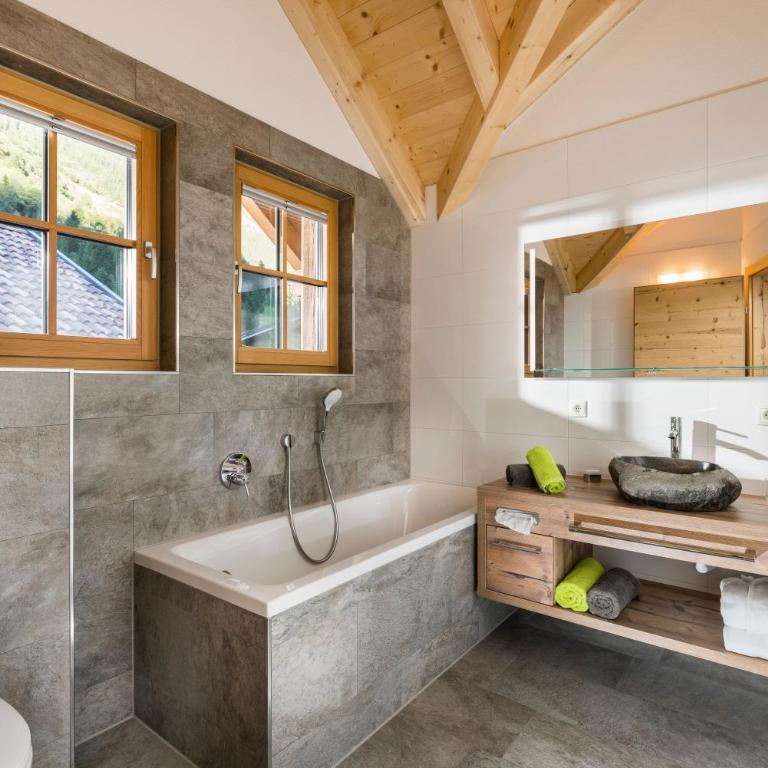 Wellnesshüttendorf Wiese - Chalet mit 2 Schlafzimmern - 2