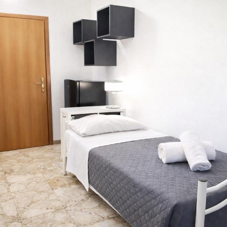 HostelCiompi - Camera Singola con Bagno in Comune - 6