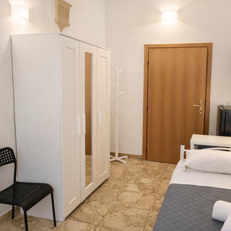 HostelCiompi - Camera Singola con Bagno in Comune - 3