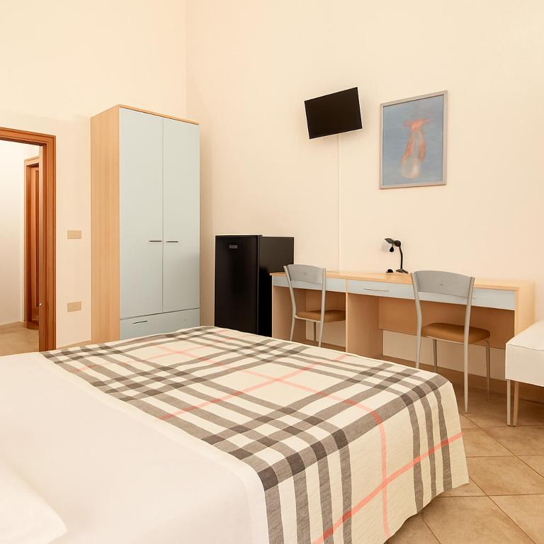 HostelCiompi - Camera Matrimoniale con Bagno in Comune - 7