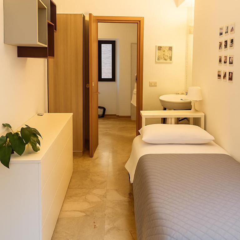 HostelCiompi - Camera Singola con Bagno in Comune - 3