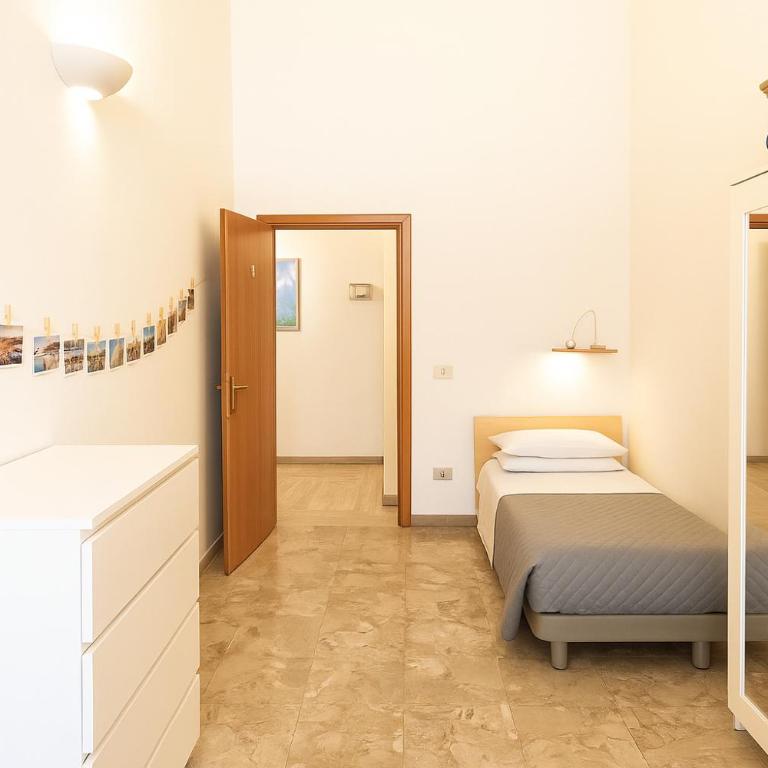 HostelCiompi - Camera Singola con Bagno in Comune - 1