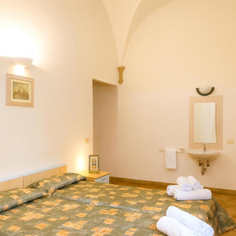 HostelCiompi - Camera Matrimoniale con Bagno in Comune - 3
