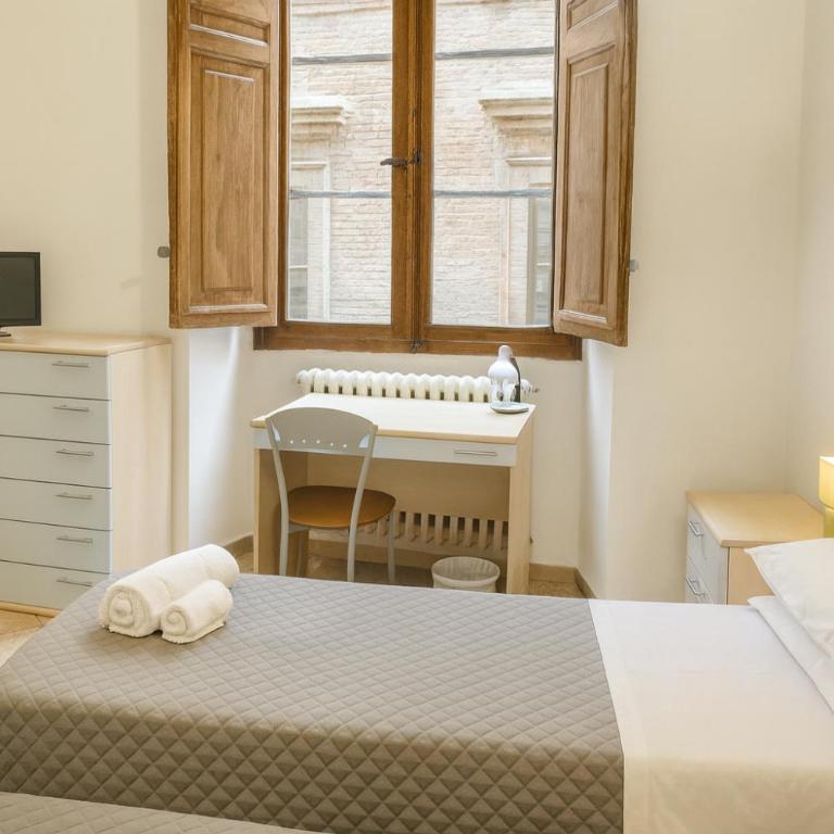 HostelCiompi - Camera Tripla con Bagno Privato - 1