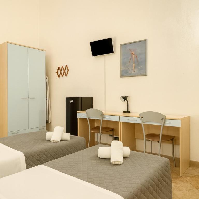 HostelCiompi - Camera Matrimoniale con Bagno in Comune - 2