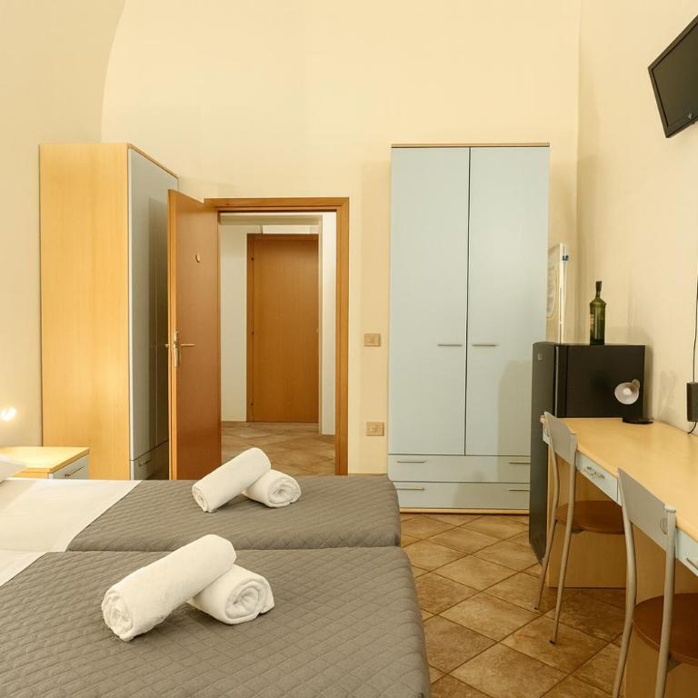 HostelCiompi - Camera Matrimoniale con Bagno in Comune - 5