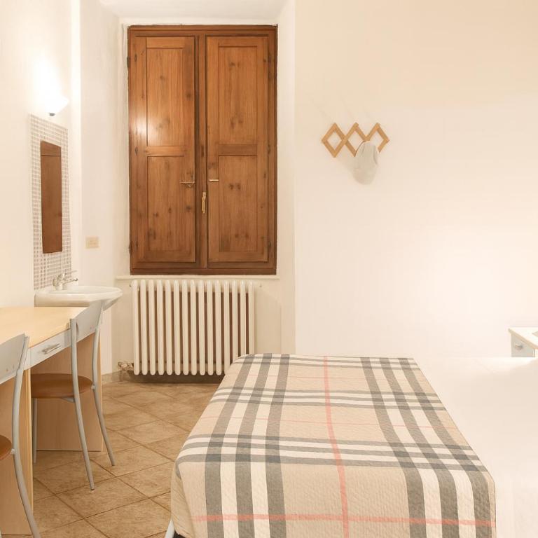 HostelCiompi - Camera Matrimoniale con Bagno in Comune - 3