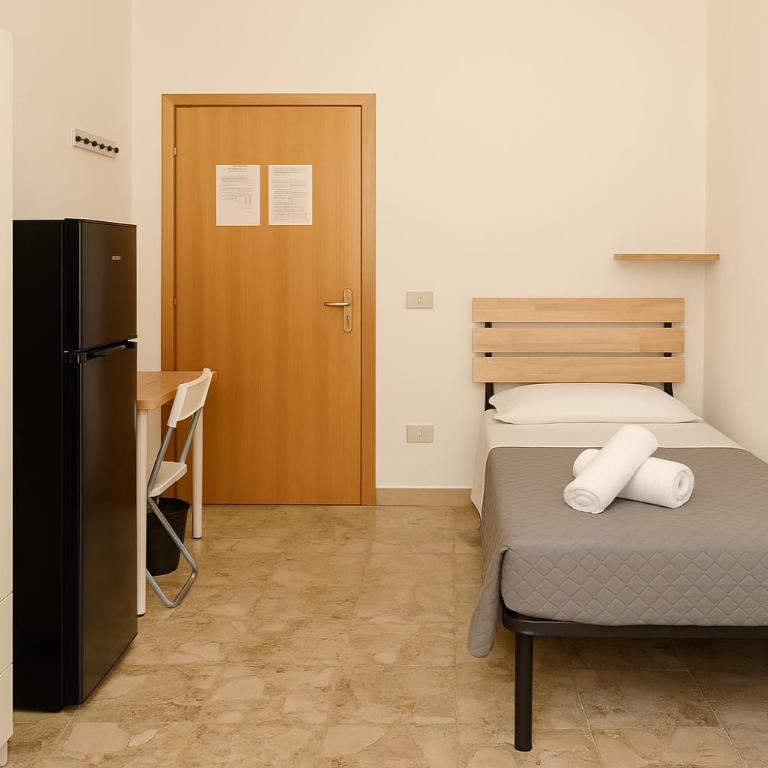 HostelCiompi - Camera Singola con Bagno in Comune - 9