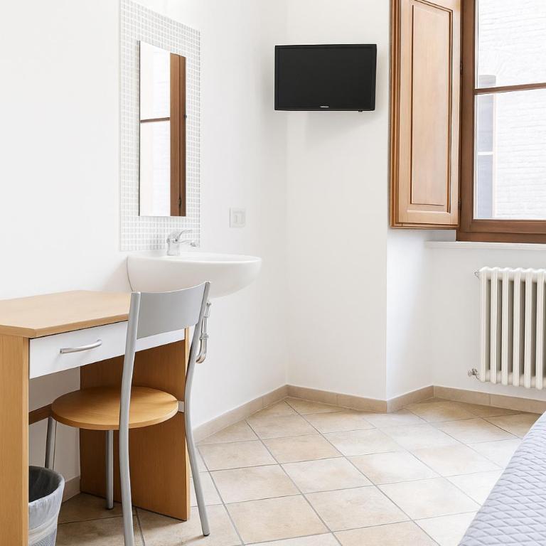 HostelCiompi - Camera Singola con Bagno in Comune - 1