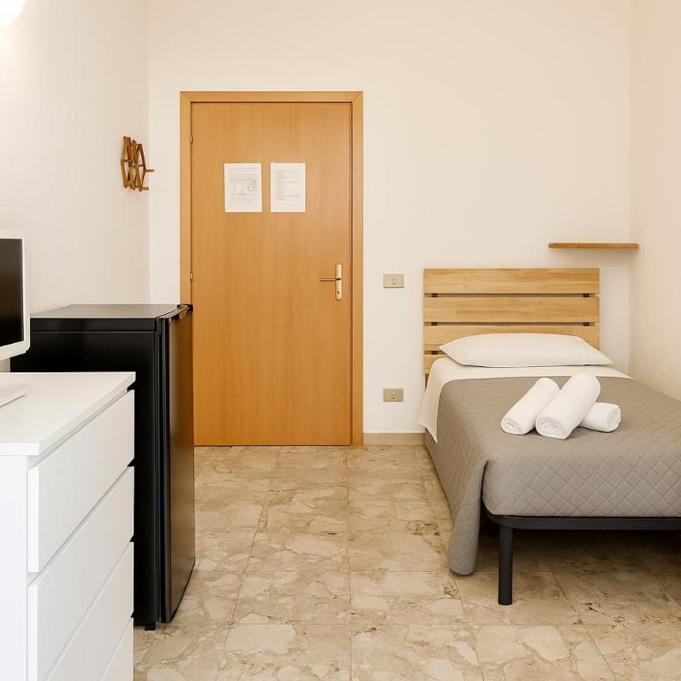 HostelCiompi - Camera Singola con Bagno in Comune - 4
