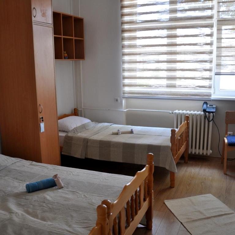 Rooms Karadjordje - Triple Room with Private Bathroom - 3