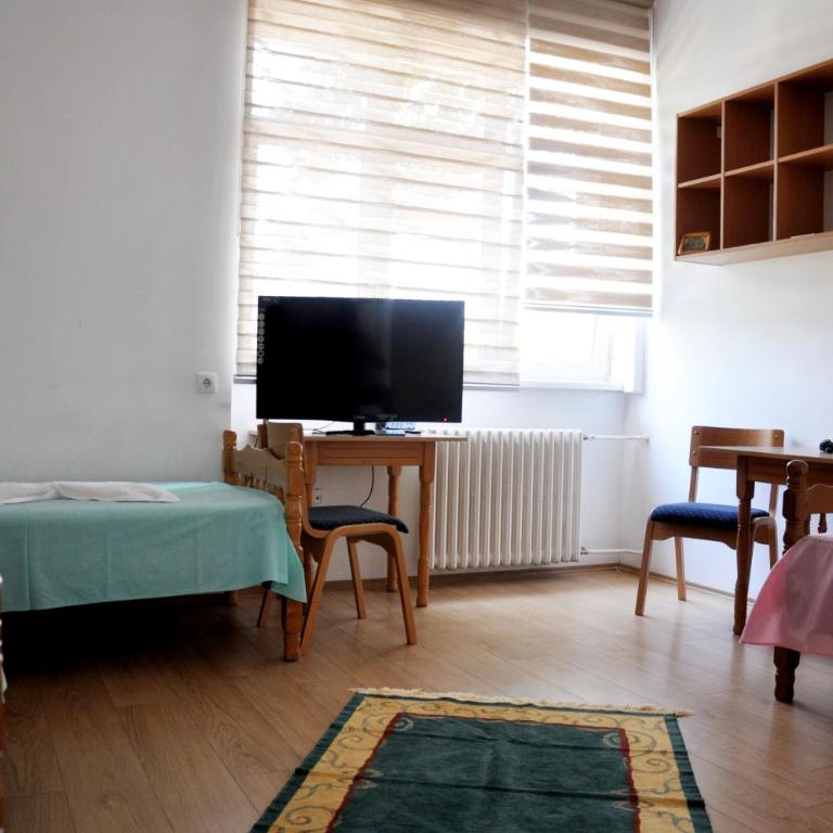 Rooms Karadjordje - Triple Room with Bathroom - 4