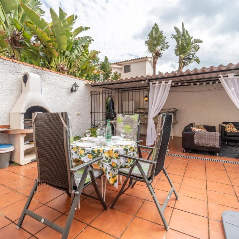 Casa de los Limones by Michael FAMILY VILLA NEAR PUERTO MARINA - Five-Bedroom House - 56