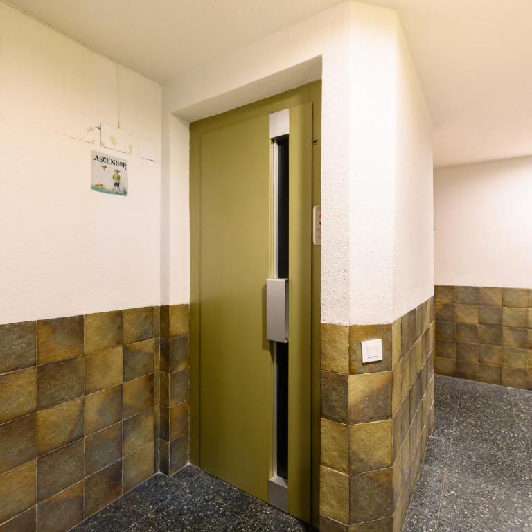 MOS34D7E - Amplio y elegante piso de dos dormitorios con terraza en Madrid - Alquiler temporal - Two-Bedroom Apartment - 49